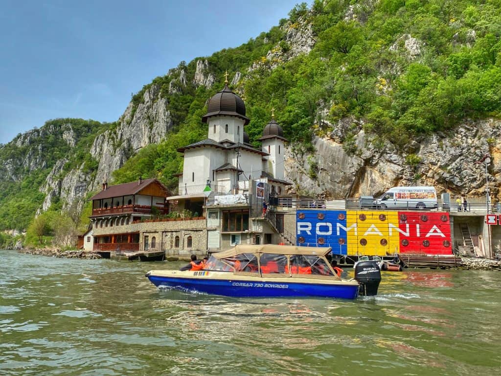 AdaKaleh Cruises excursie cu barca Cazanele Dunarii